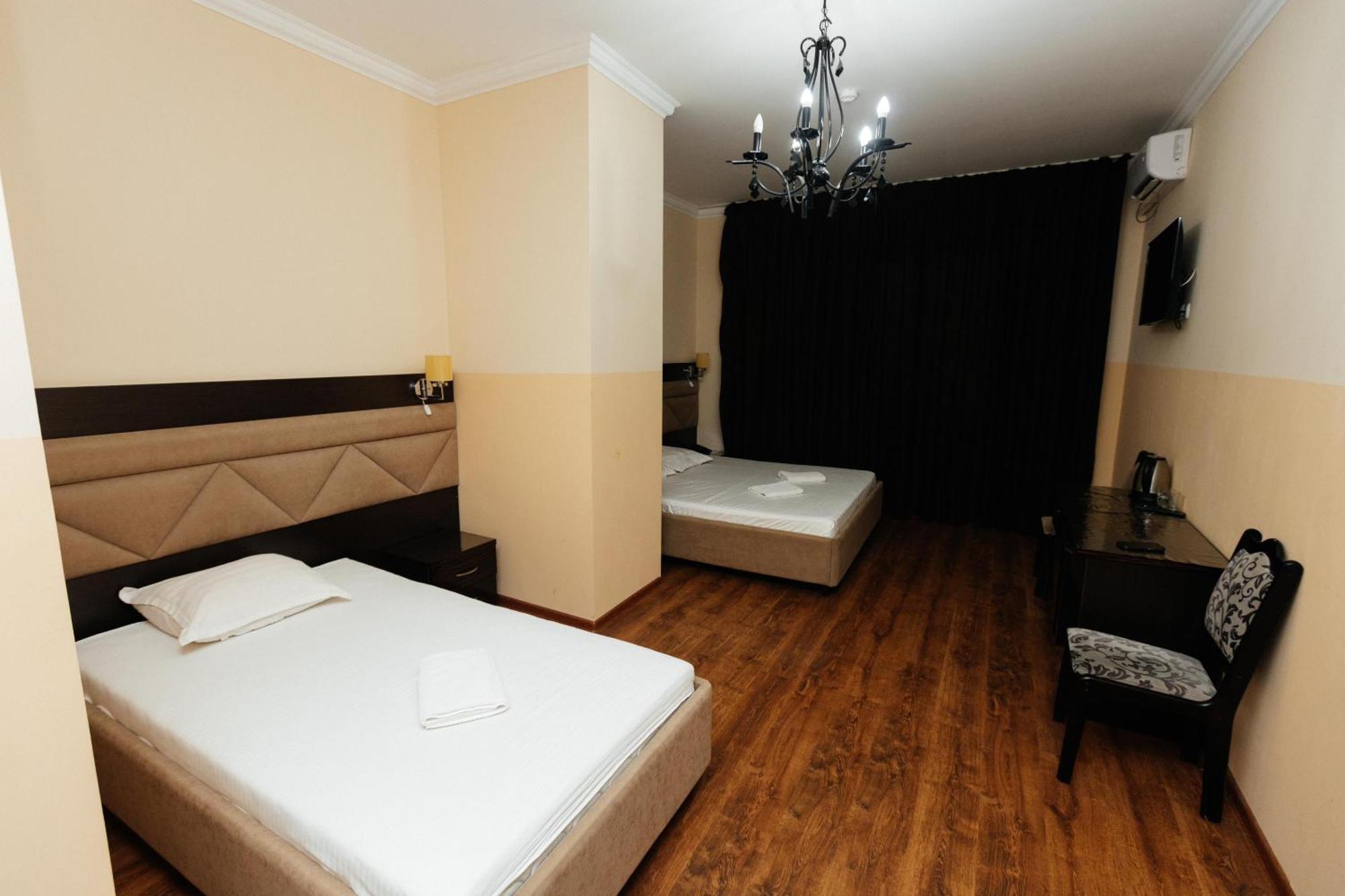 Alcazar Hotel Atyrau Ngoại thất bức ảnh