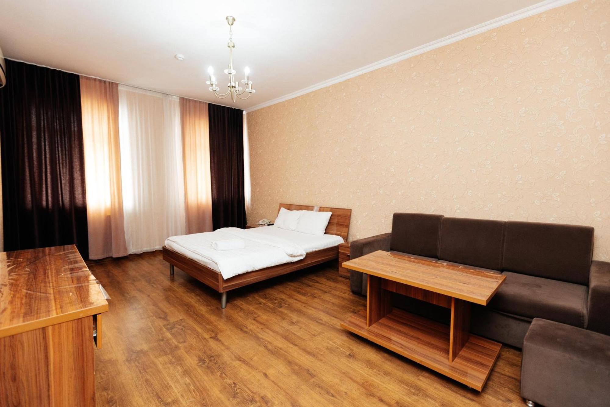 Alcazar Hotel Atyrau Ngoại thất bức ảnh