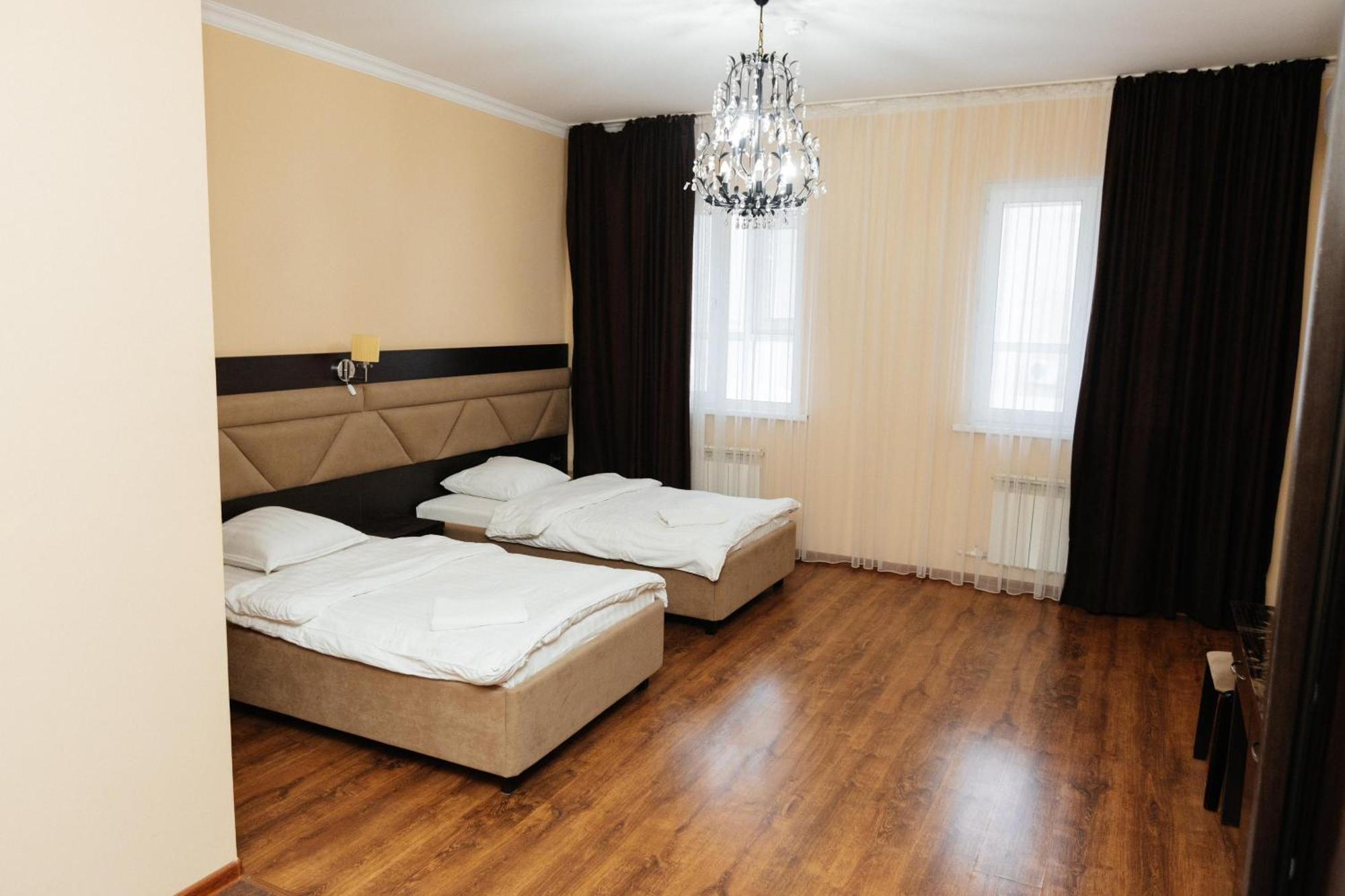 Alcazar Hotel Atyrau Ngoại thất bức ảnh