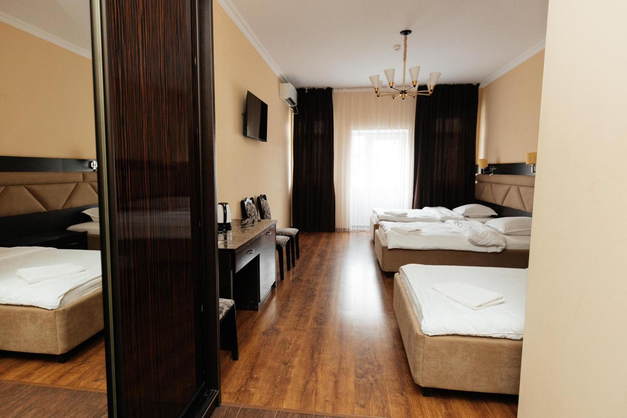 Alcazar Hotel Atyrau Ngoại thất bức ảnh