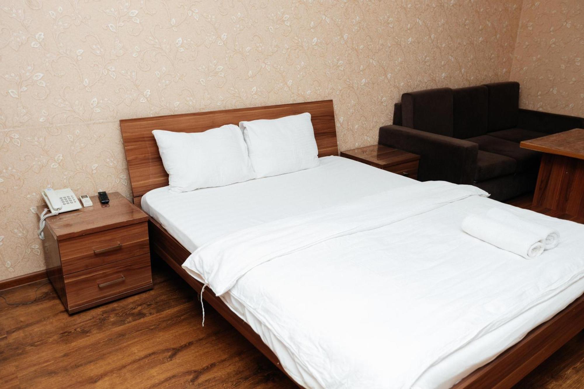 Alcazar Hotel Atyrau Ngoại thất bức ảnh