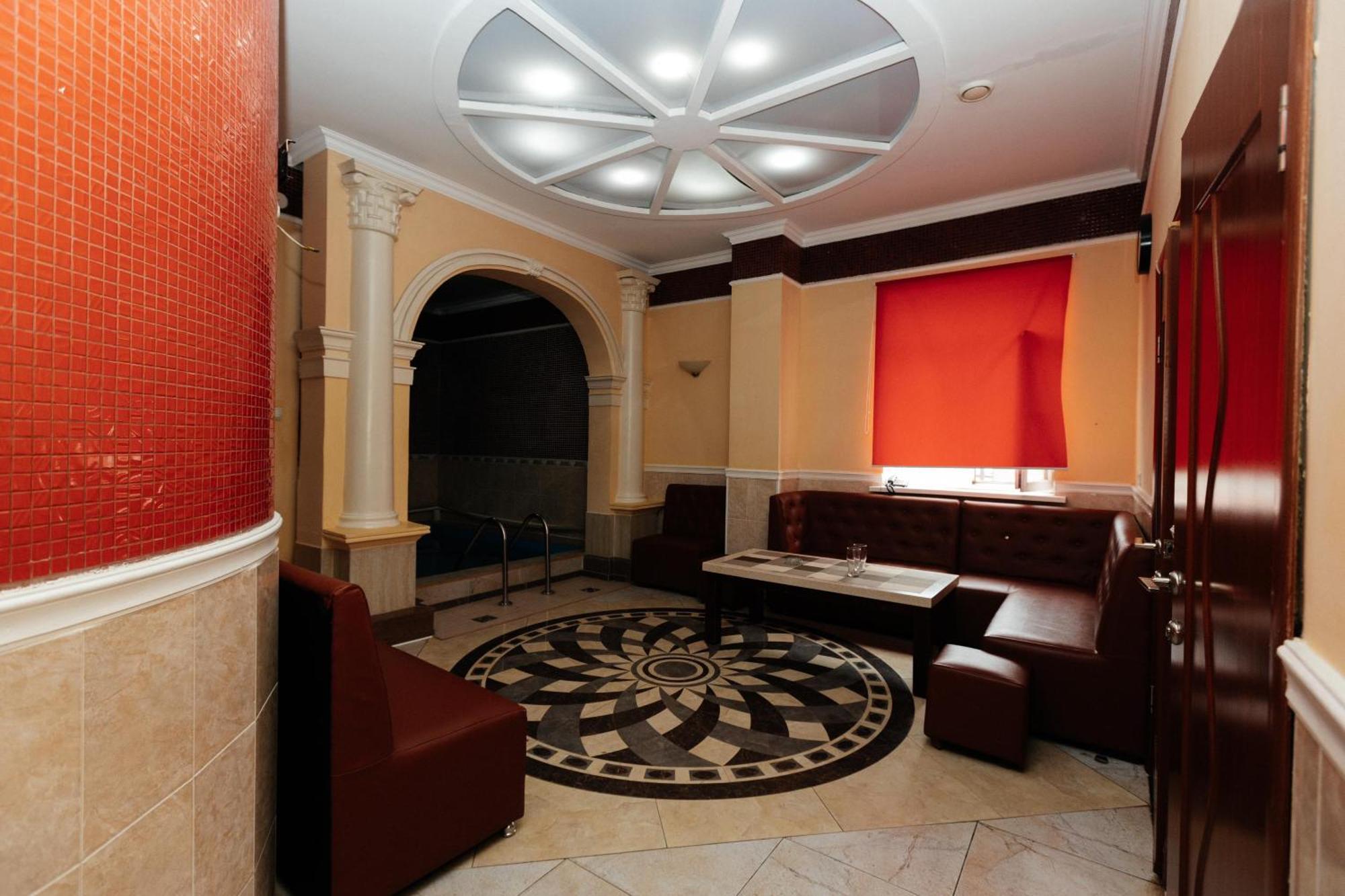 Alcazar Hotel Atyrau Ngoại thất bức ảnh