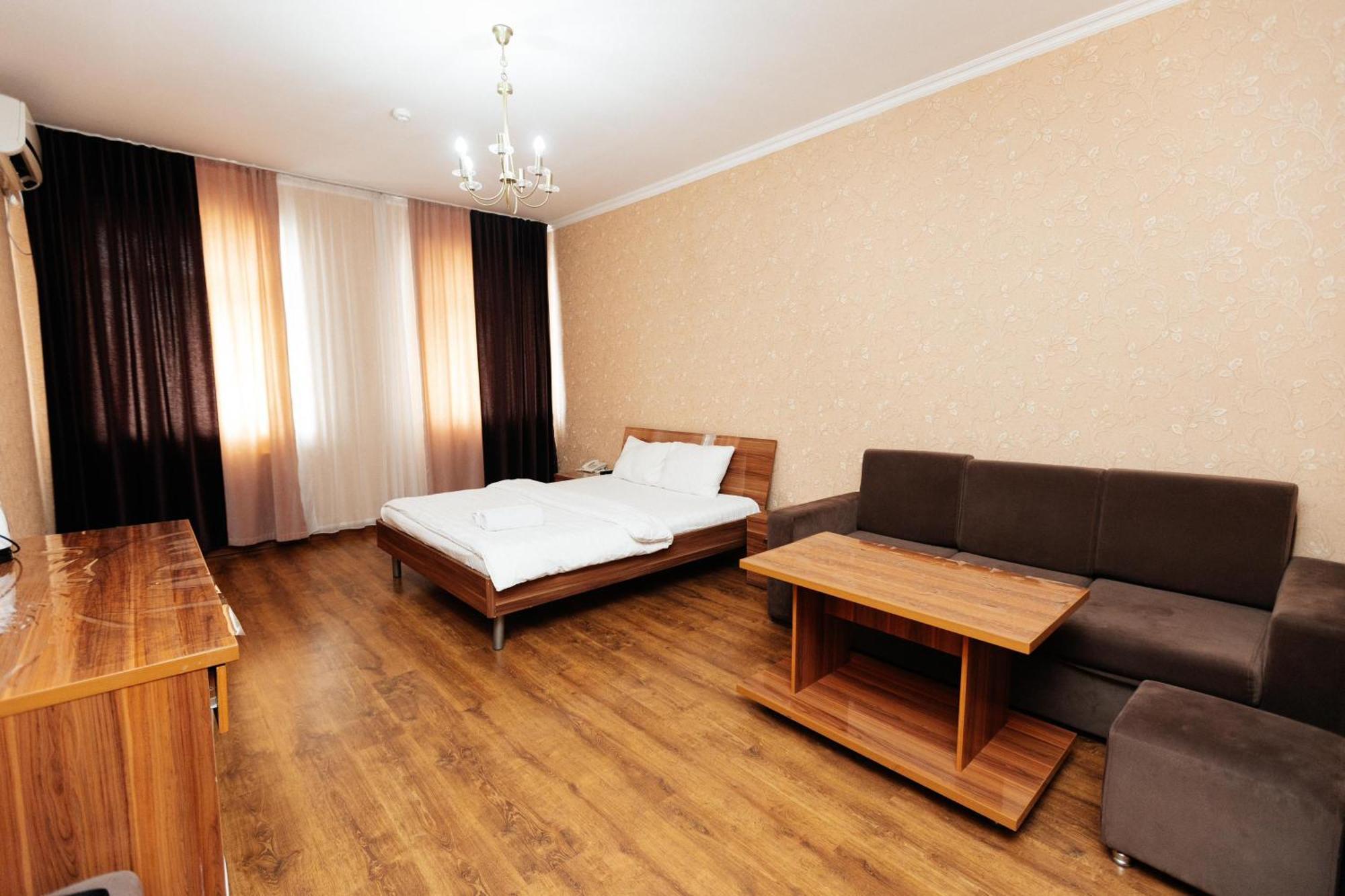 Alcazar Hotel Atyrau Ngoại thất bức ảnh