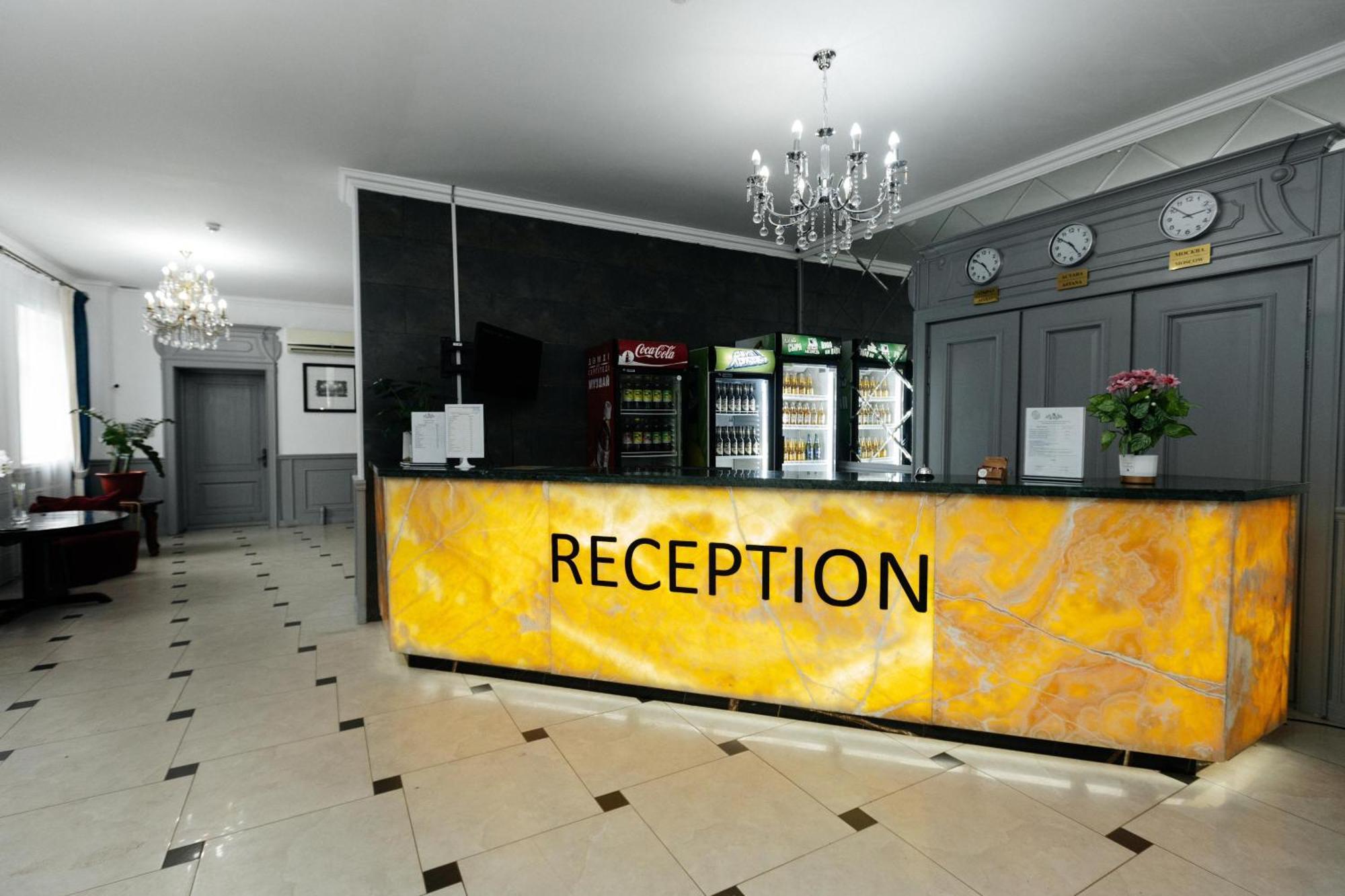 Alcazar Hotel Atyrau Ngoại thất bức ảnh