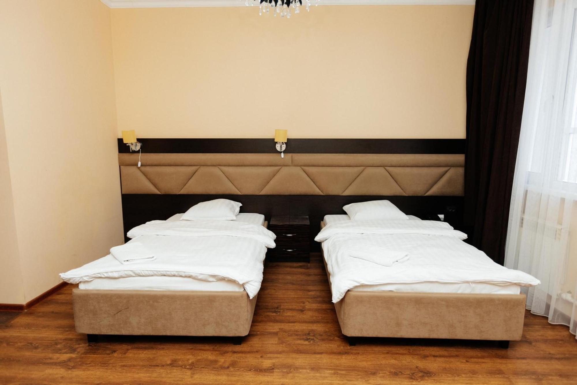 Alcazar Hotel Atyrau Ngoại thất bức ảnh