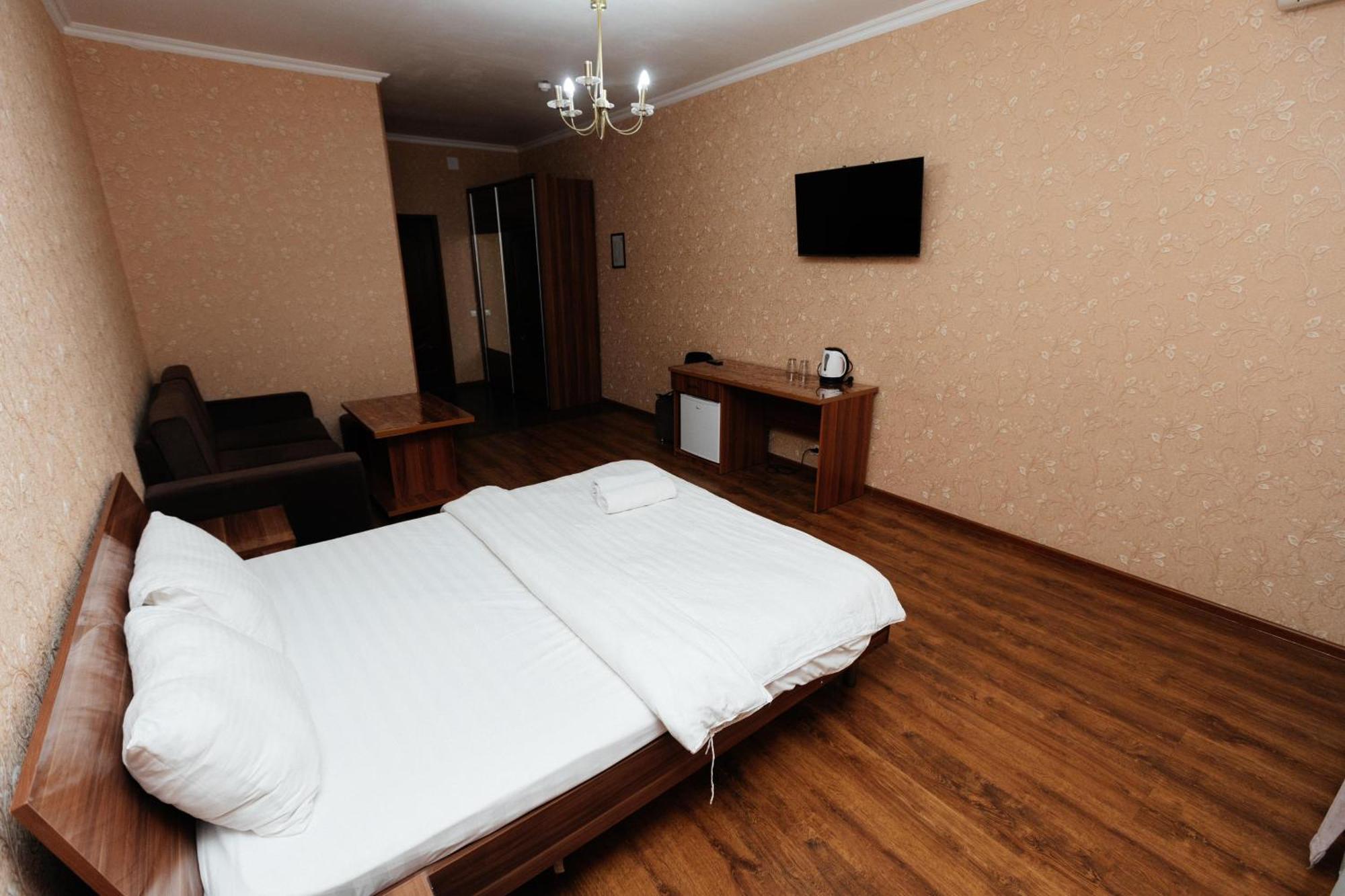 Alcazar Hotel Atyrau Ngoại thất bức ảnh